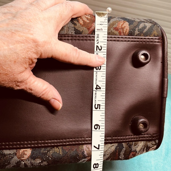 Final Price - VTG Carry-On: Makeup, Overnight, Gym, Hobby, Craft bag or handbag - Picture 12 of 16